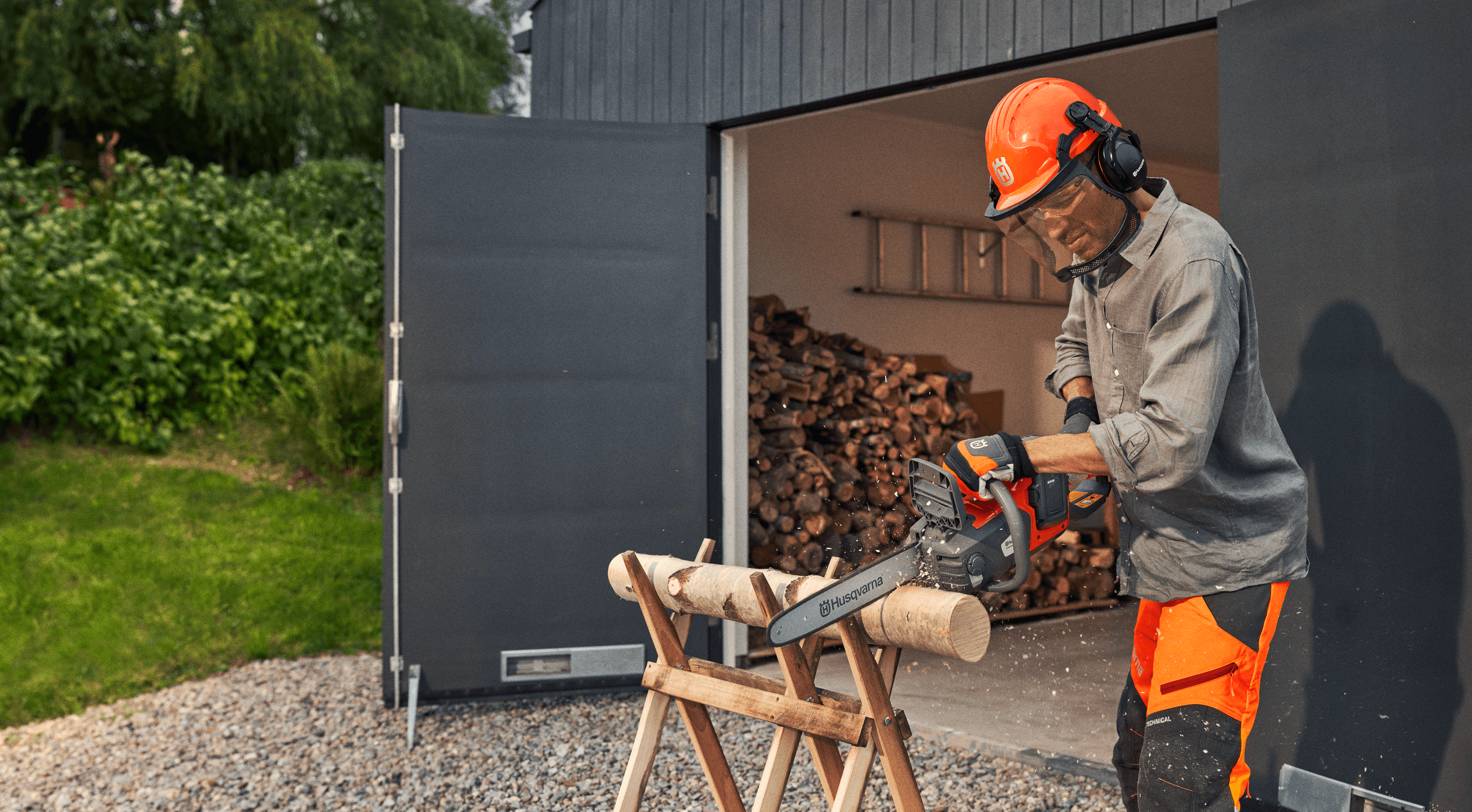 225i with battery and charger image 1